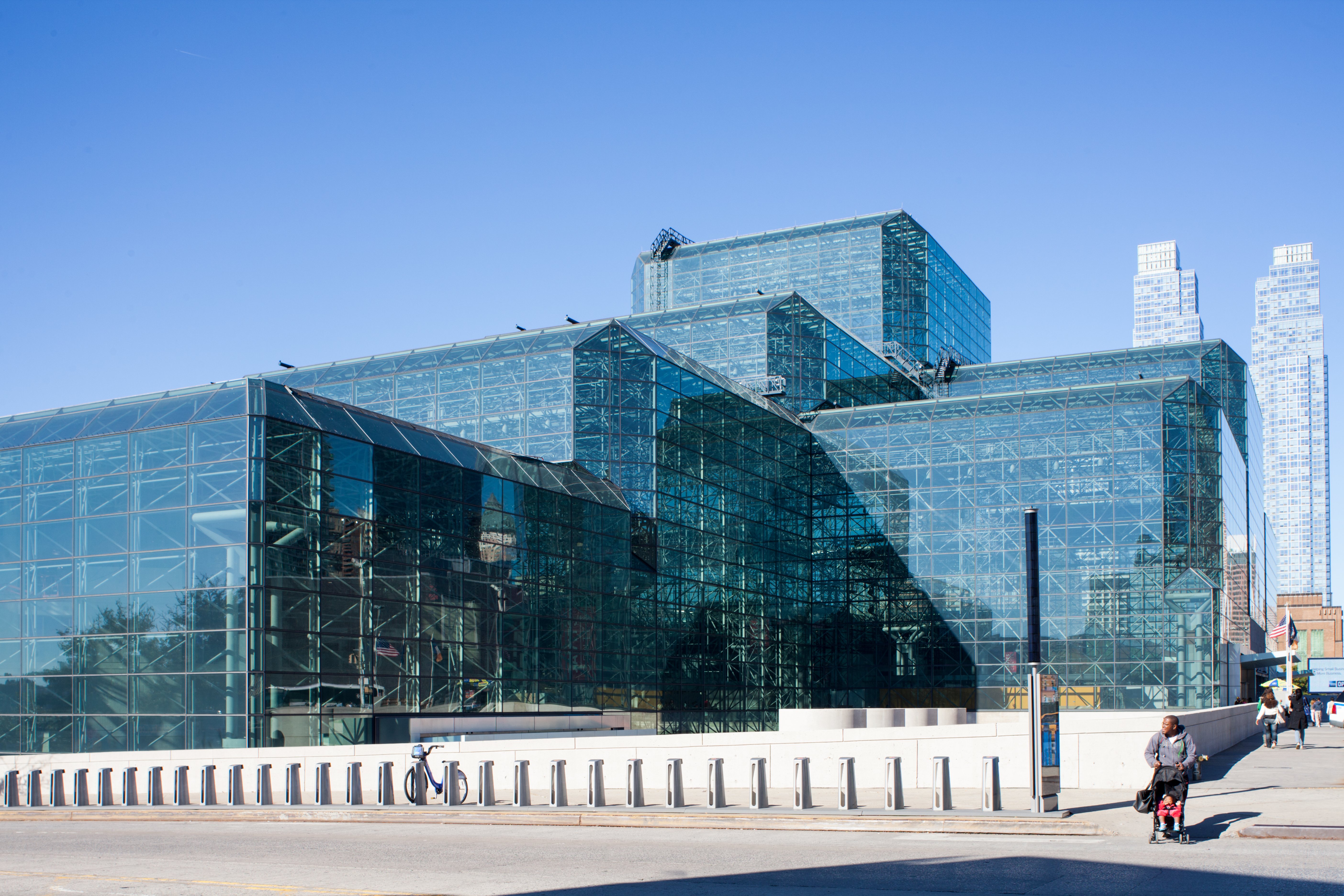 Javitz Center-Completed U.S. commercial building with a Viracon glass façade under clear daylight conditions